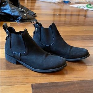 STEVE MADDEN CHELSEA BOOTS size 8